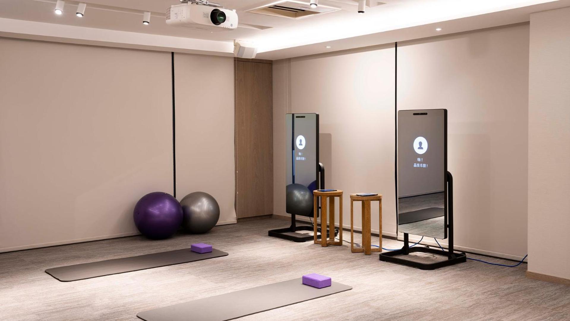 ホテル ウェルスプリング バイ シルクス 礁渓郷 エクステリア 写真 A Mirror home gym