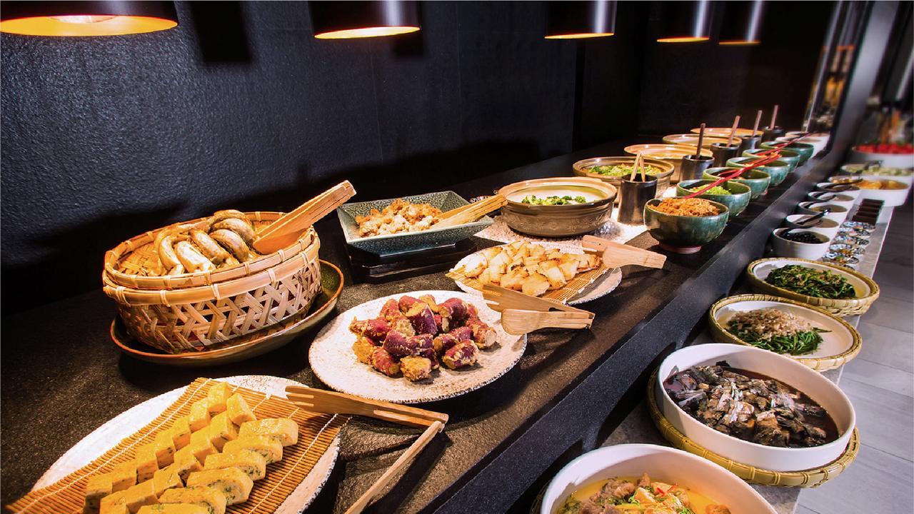 ホテル ウェルスプリング バイ シルクス 礁渓郷 エクステリア 写真 A selection of dim sum at a buffet