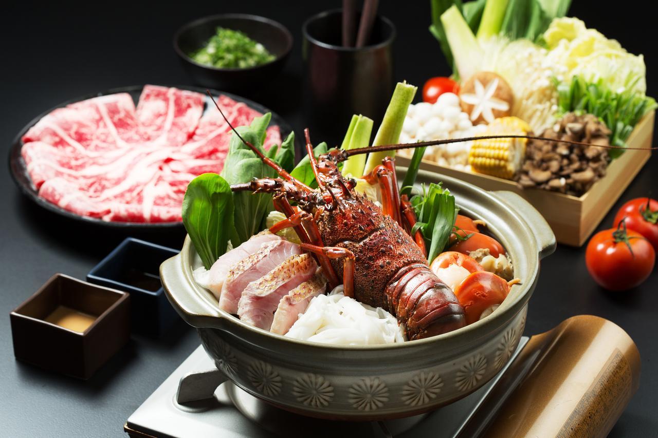 ホテル ウェルスプリング バイ シルクス 礁渓郷 エクステリア 写真 A hot pot with lobster