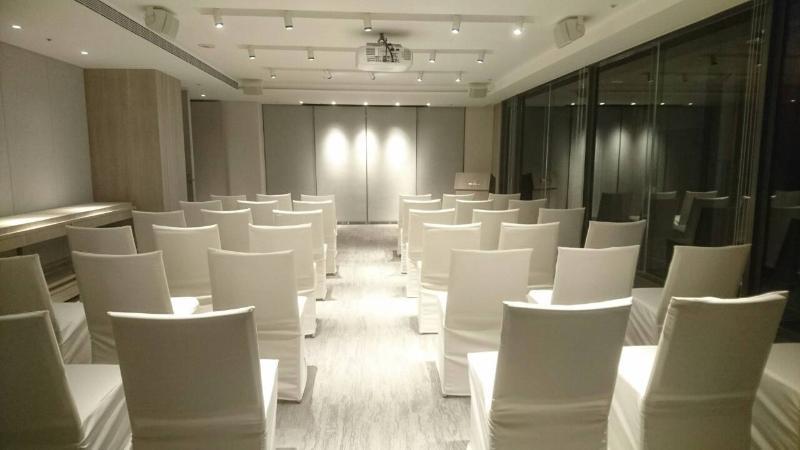 ホテル ウェルスプリング バイ シルクス 礁渓郷 エクステリア 写真 The interior of the library